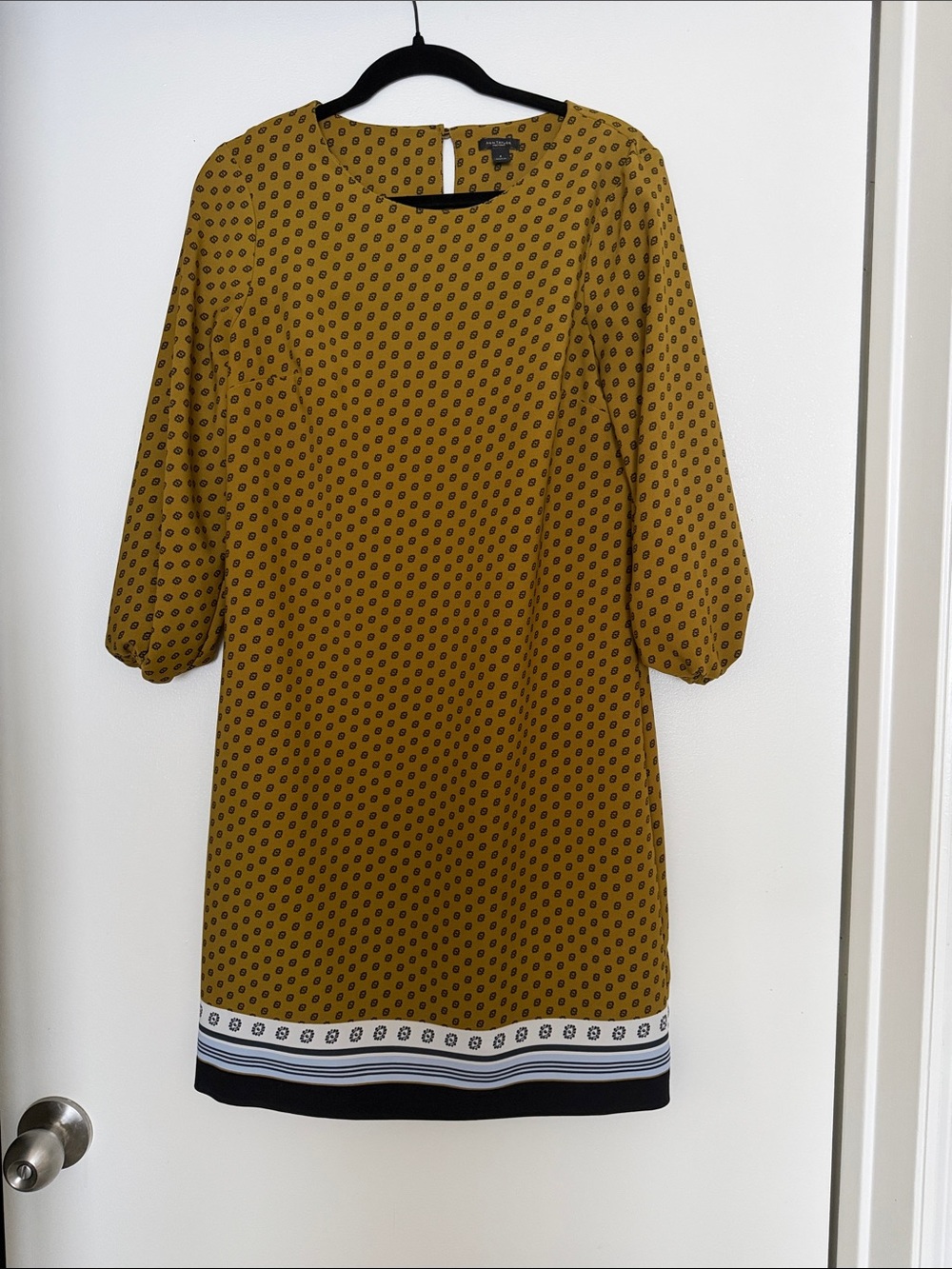 Ann Taylor Mustard Patterned Shift Dress with Border Hem size 6